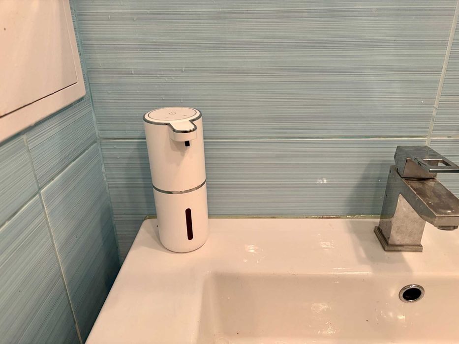 Автоматичен диспенсър за пяна