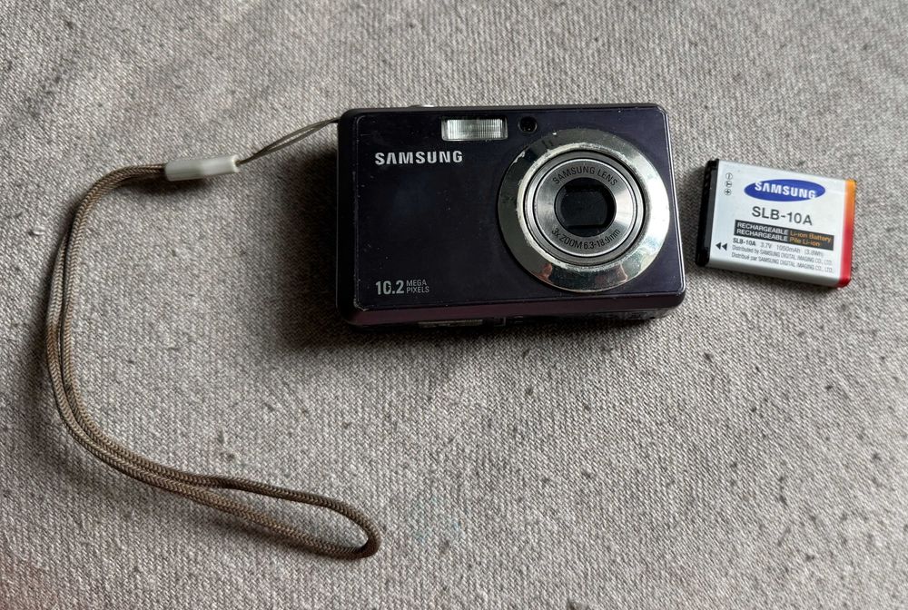 Samsung ES55 10.2MP CCD Retro Digicam Defect + Baterie Originală