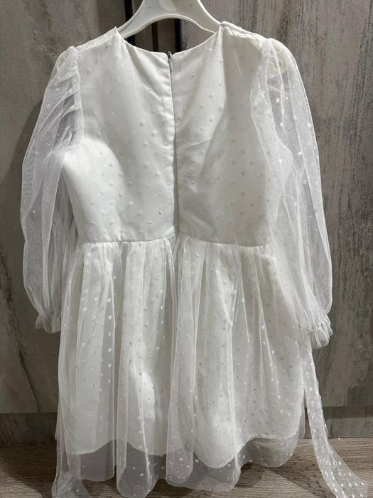 Платье нарядное.