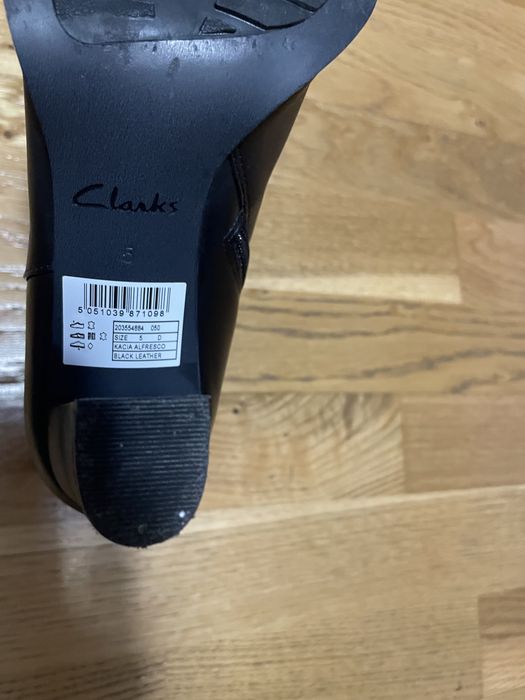 Botine Clarks din piele ,marimea 37