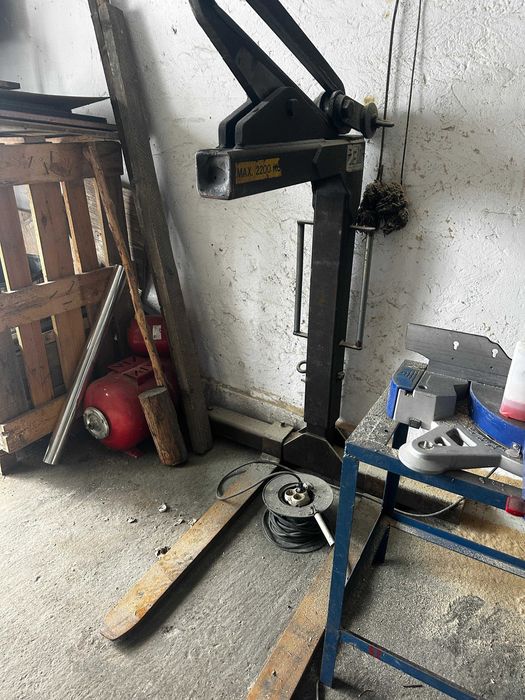 Furca macara camion 2200kg.  Pret 2800 lei negociabil.