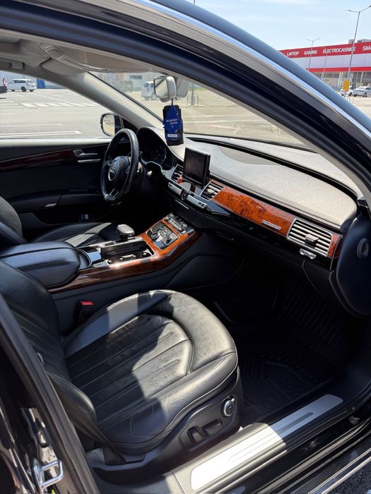 Audi A8 anul 2013