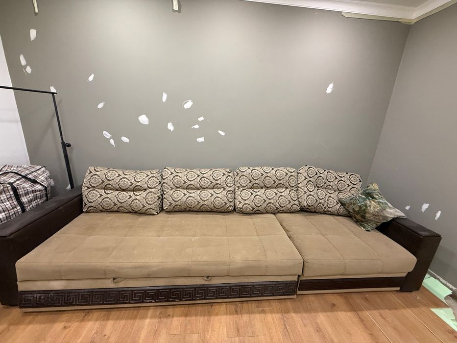 Продам диван для гостиной