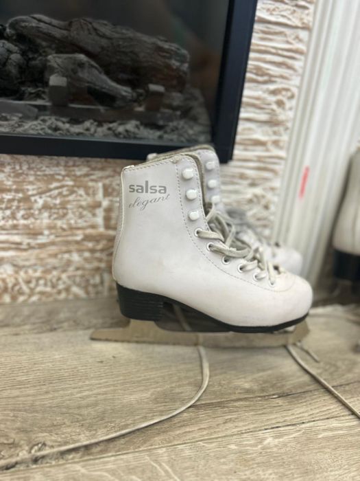 Продам коньки на девочку