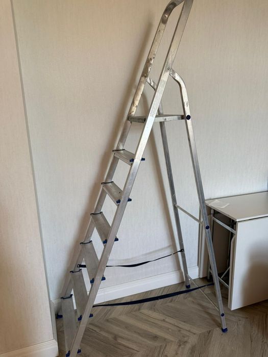 Стремянка Bella и Nika