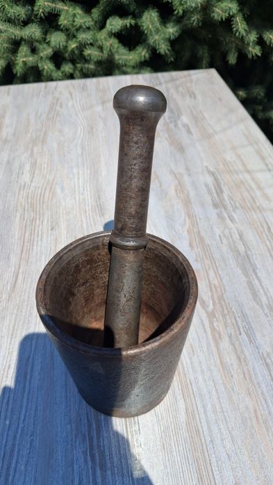 Казан. Сковорода. Ступка чугунные.