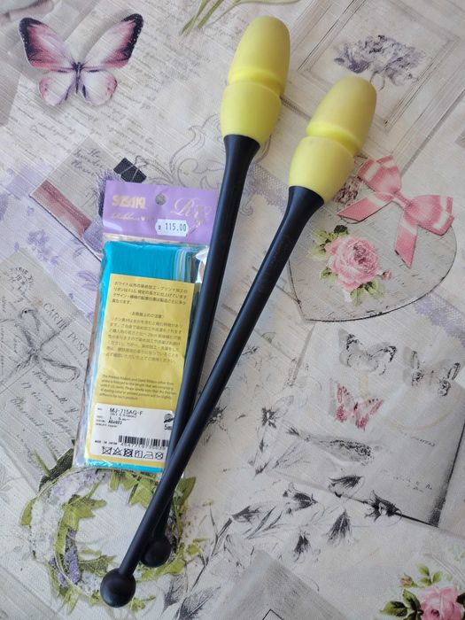 Продавам трика за художествена гимнастика + подарък уреди