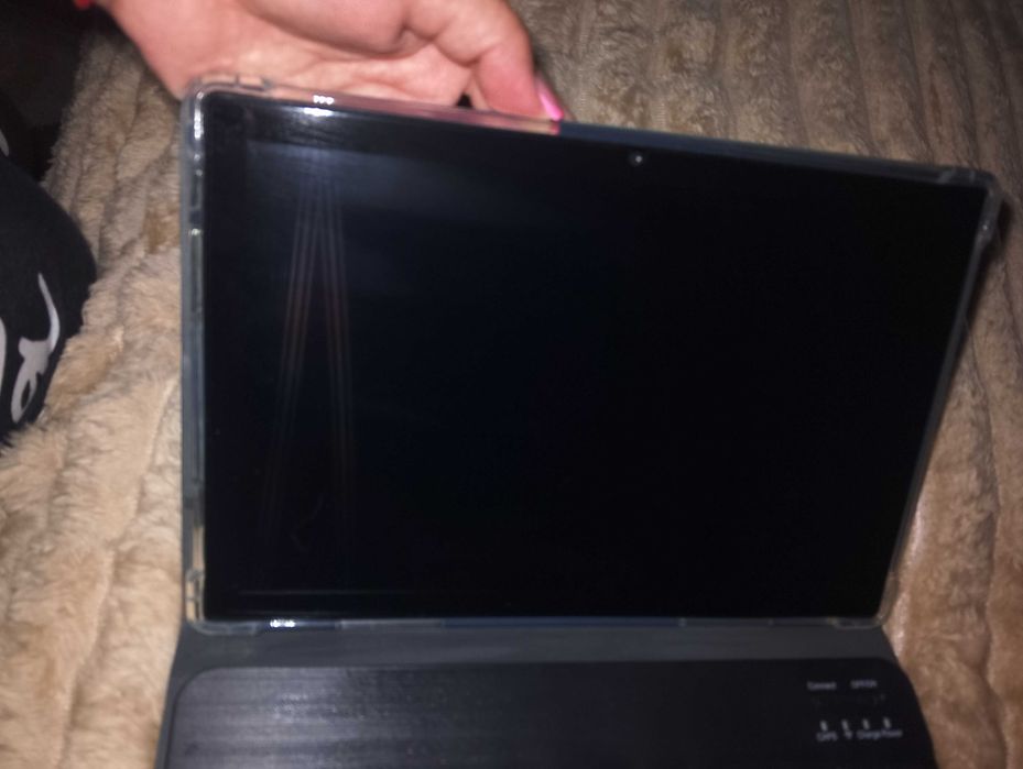 Планшет почти новый.