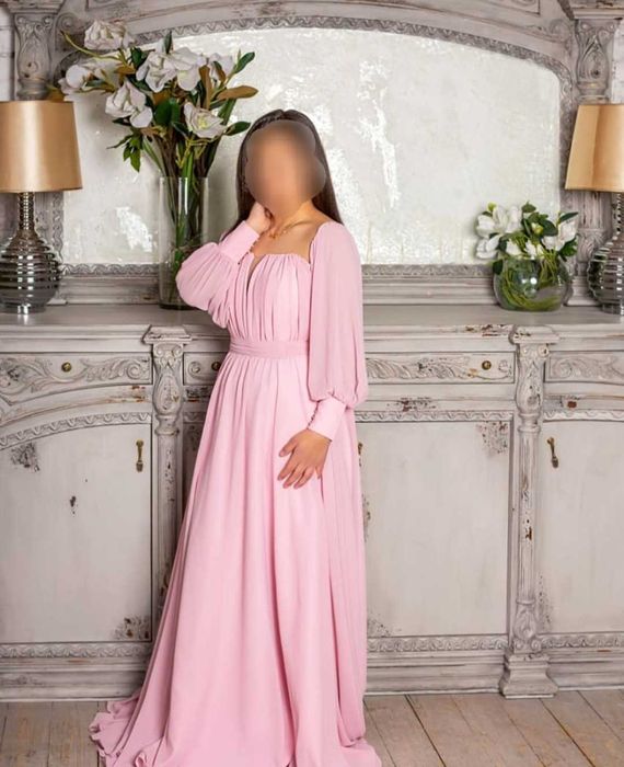 Розовое вечернее платье