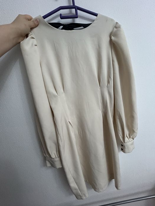 Продам бежевое платье