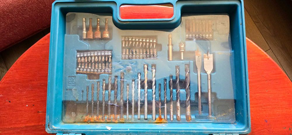 Комплек MAKITA ударен акумулаторен винтоверт, 2 батерии, 42Nm