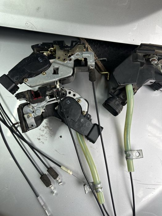 Замок дверный на Крузак 100