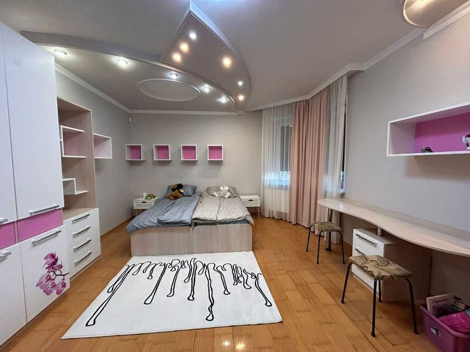 Дава се под наем Тристаен апартамент в София, Малинова долина - 127 кв.м за 750 € - Снимка #1