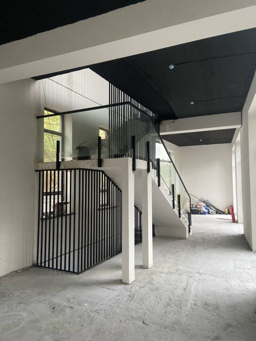 Bino sotiladi, Tinchlik metro yaqinida