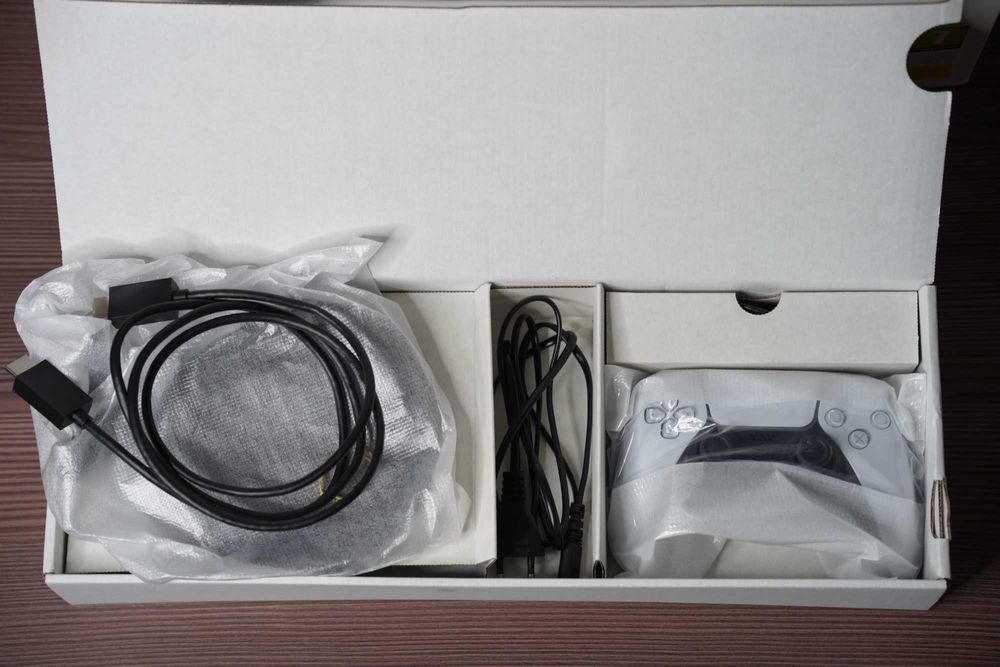 Sony Playstation 5 + 2 джойстика