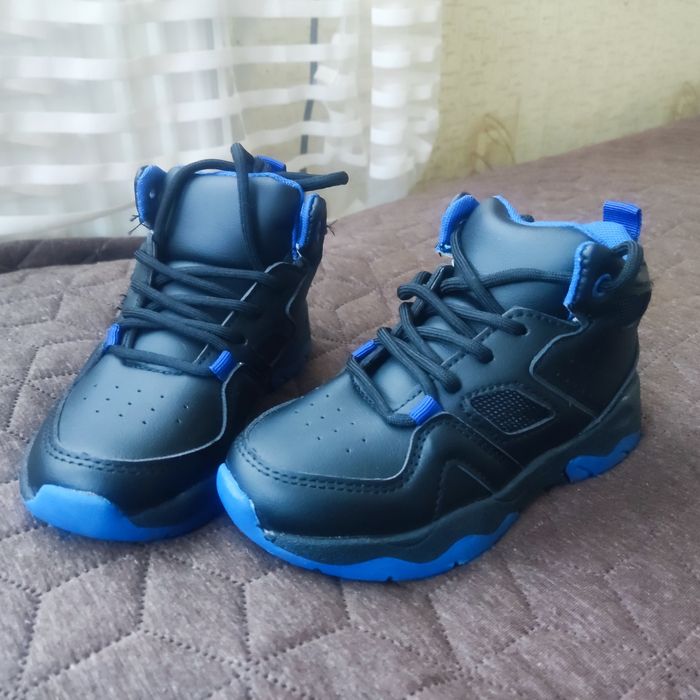 Спортни обувки reserved за момче