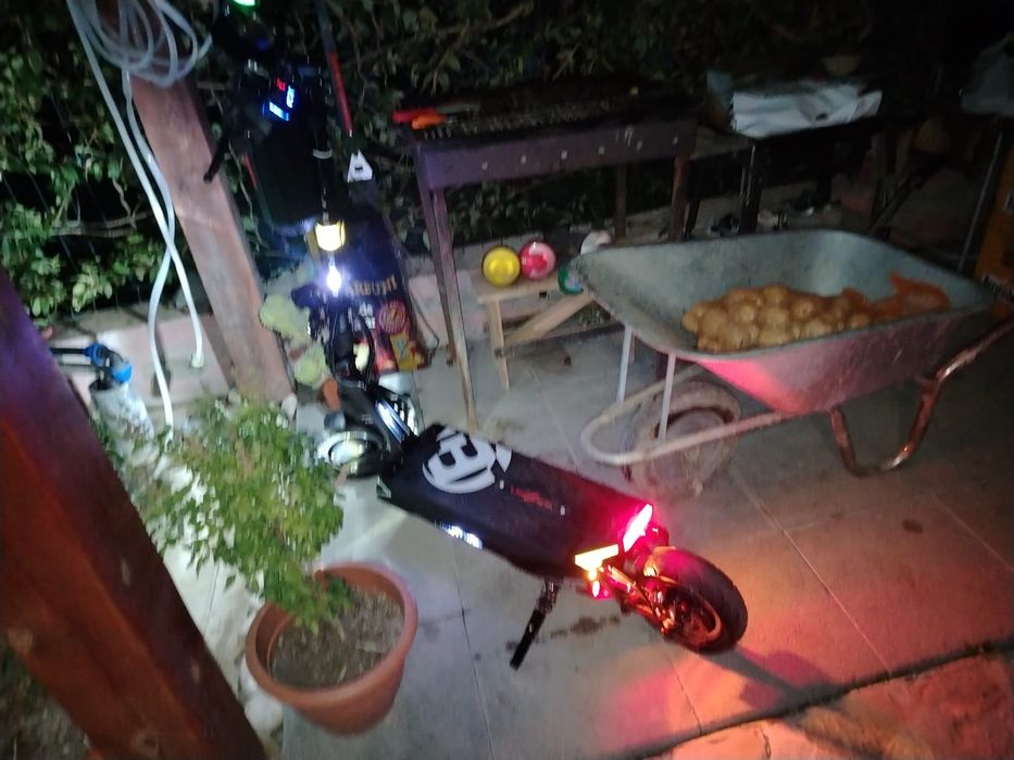 Trotinete și biciclete
