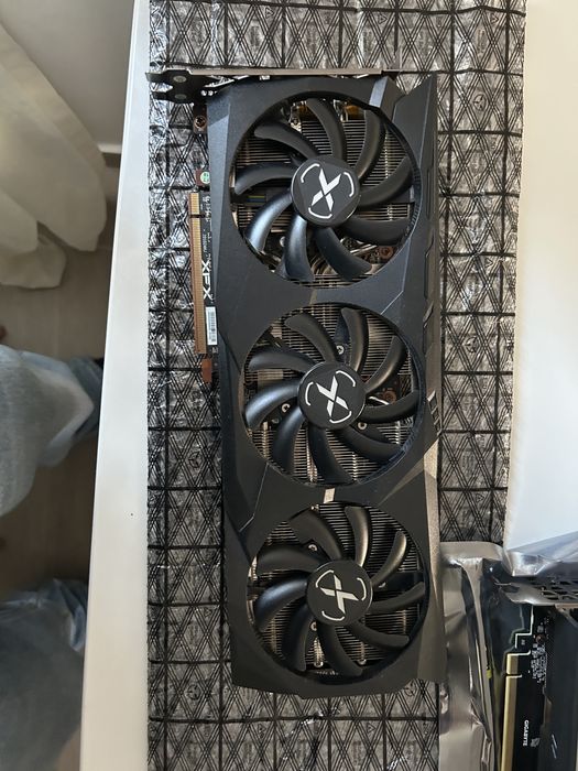 Placi video rx 6700 xt, rx 7700 xt