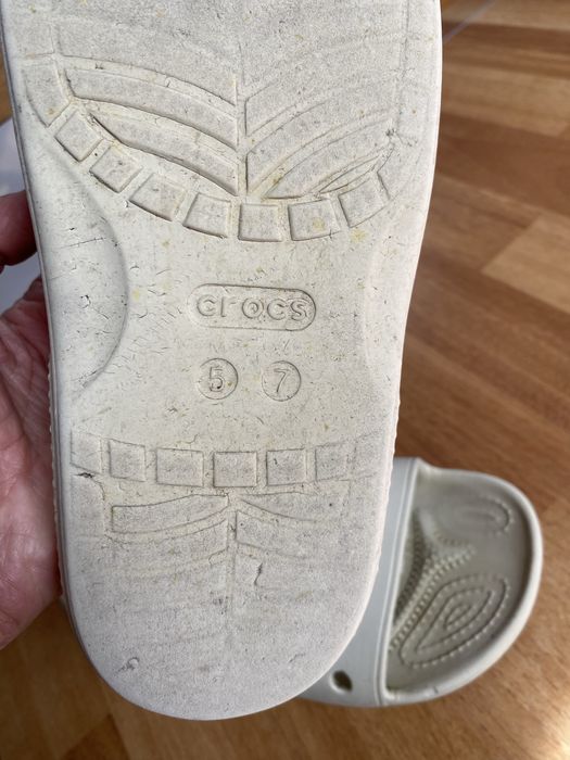 Slapi crocs 38 (m5 w7)