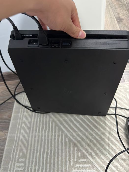 Продаю playstation 4 в идеальном состоянии