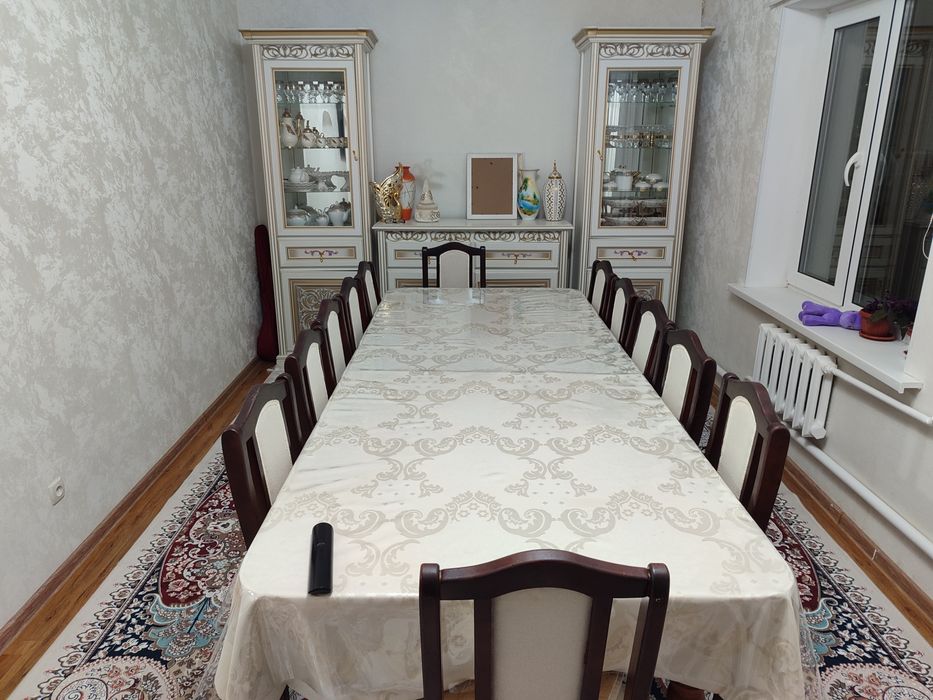 Продается Стол со стульями, и Горка.