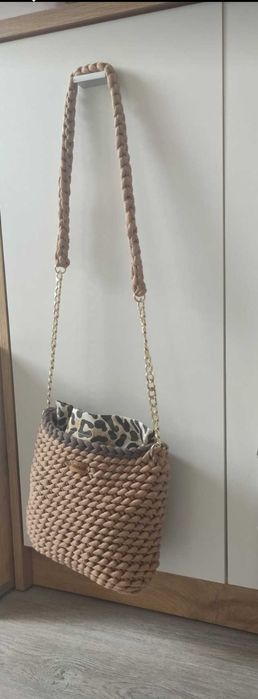 Луксозна плетена ръчно дамска чанта, дълга дръжка и подплата с джоб,
