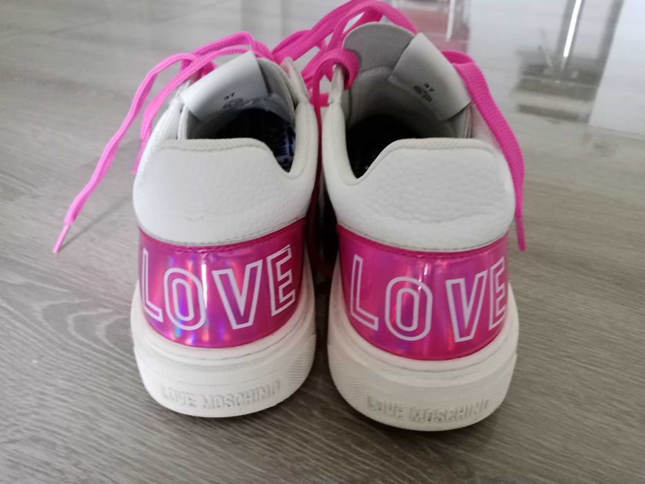 Vând adidași Love Moschino