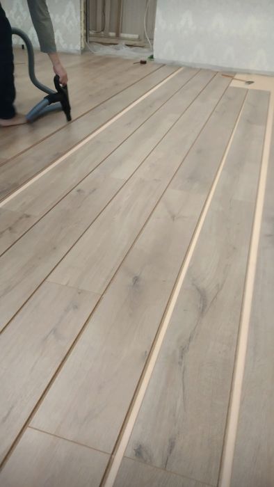 Ламинат, линолеум, паркет.