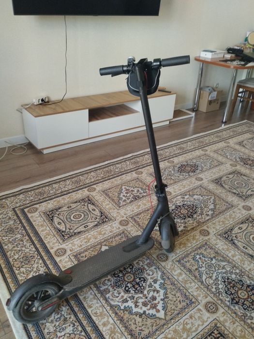 Продам электросамокат Xiaomi m365