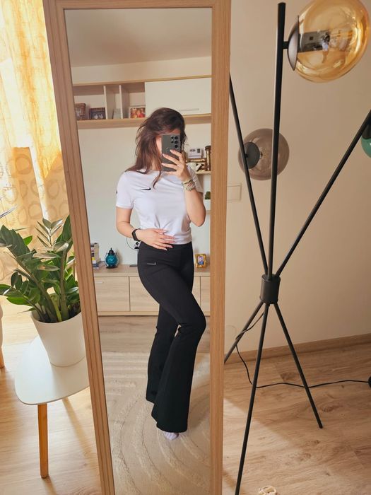 Colanti Nike evazați