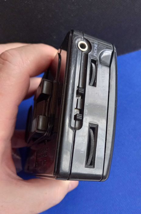 Walkman FIRST 337, made in Japan + 2 perechi căști (50-45 lei)