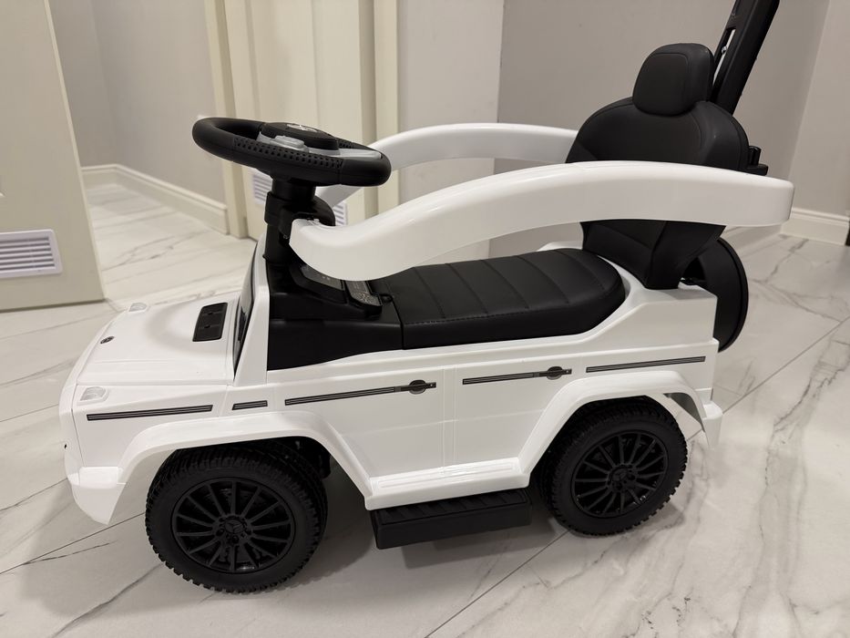 Кола за яздене с дръжка  Ride on Mercedes G350d