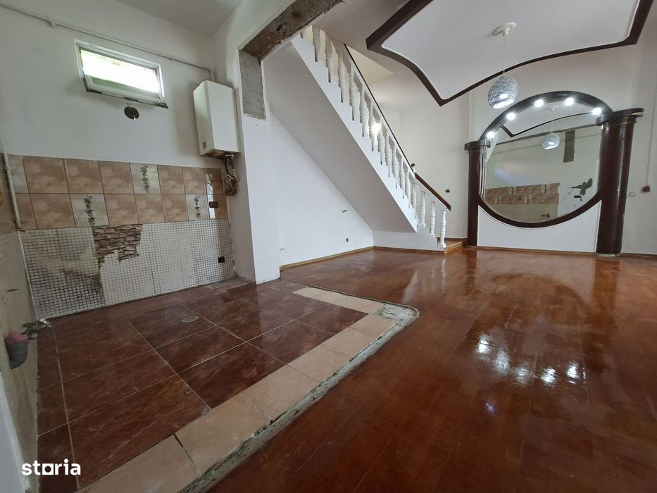 Piata Unirii, Calea Calarasilor, PROPRIETAR, vand casa P+M, 4 camere