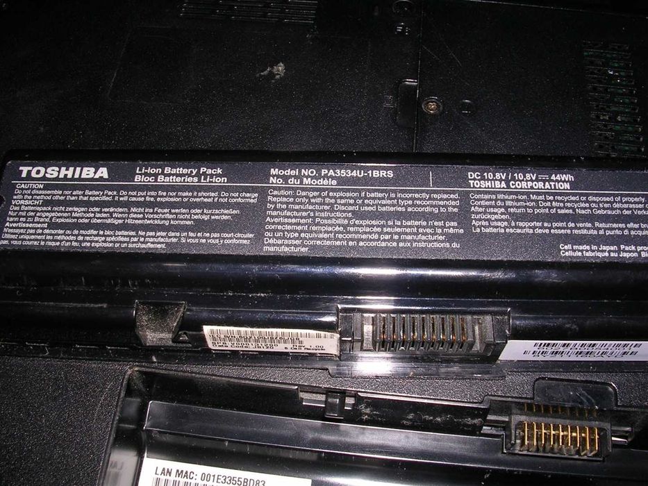 Лаптоп Toshiba Сателит със зарядно