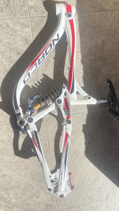 Cadru cu shock de downhill