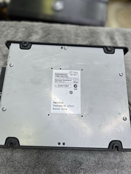 Kenwood 350w li usilitel sotiladi