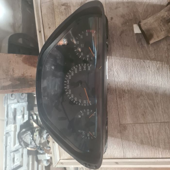 Щиток прибор мерседес лупарик