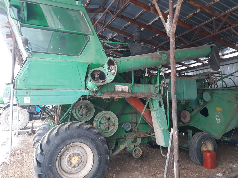 Камбаин Нива Эффект в хорошем состоянии двс д260.