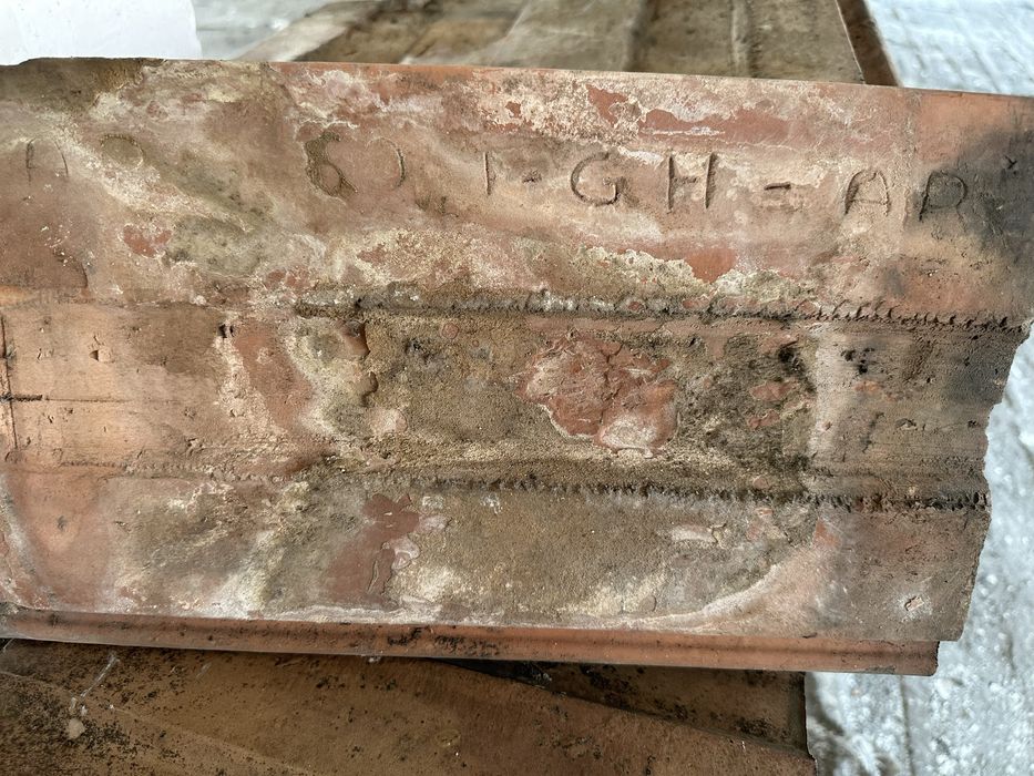 Donez tigla veche de 60 ani