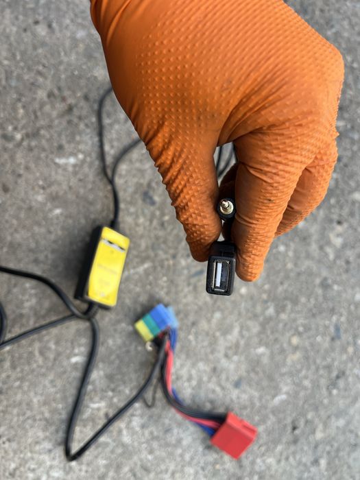 Interfață USB si Aux-In pentru playere gama VAG