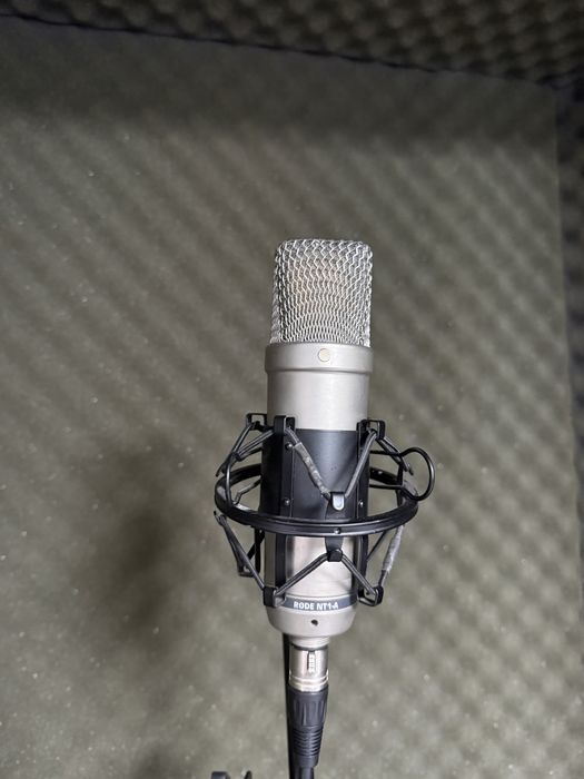 Продам студийный микрофон Rode Nt 1a