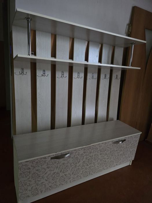 Продам дверь межкомнатные в зал  и прихожка.