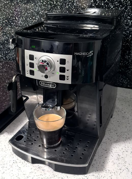 Espressor aparat cafea boabe Delonghi Magnifica S