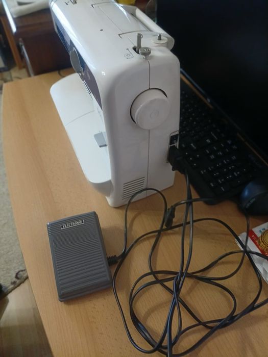 Продам швейную машинку