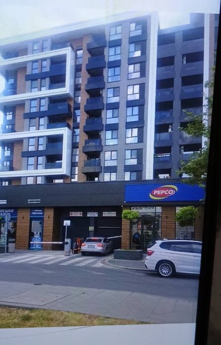 Парко място под наен