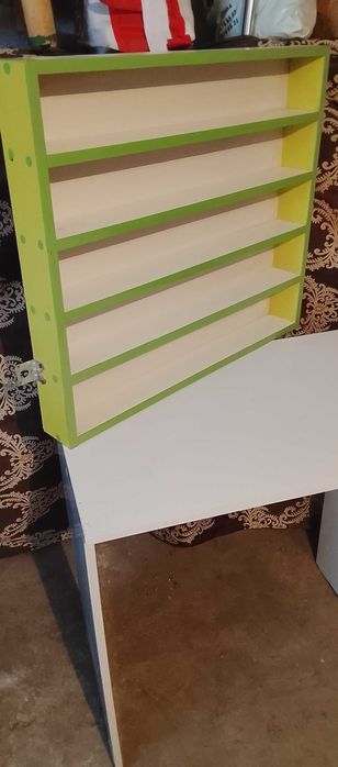 Полки для лаков и маникюра