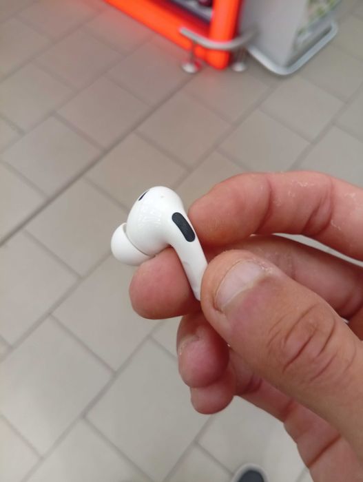 Vând Căști Airpods negociabil