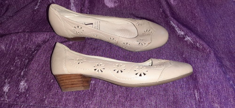 Босоножки кожаные