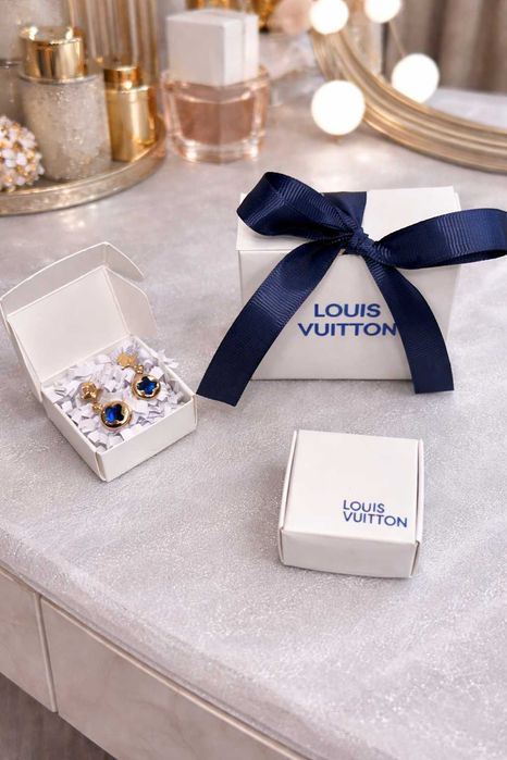 обеци златисти със син цирконии камък ЛВ LV louis vuitton нови с кутия