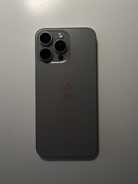 Iphone 15 pro max TITANIUM GRAY